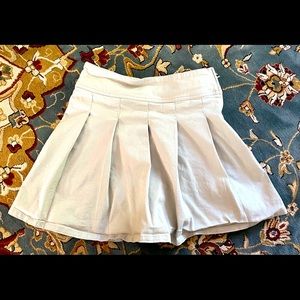 Girls Under Armour kaki skort size 10